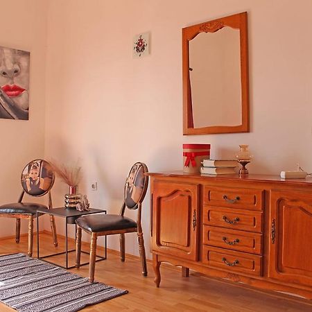 Apartments Gabriela Дрвеник Екстер'єр фото