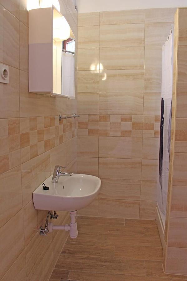 Apartments Gabriela Дрвеник Екстер'єр фото