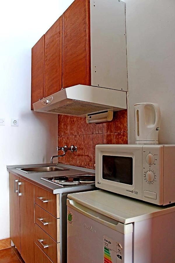 Apartments Gabriela Дрвеник Екстер'єр фото