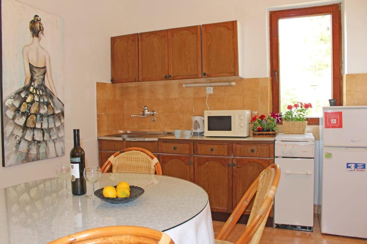 Apartments Gabriela Дрвеник Екстер'єр фото