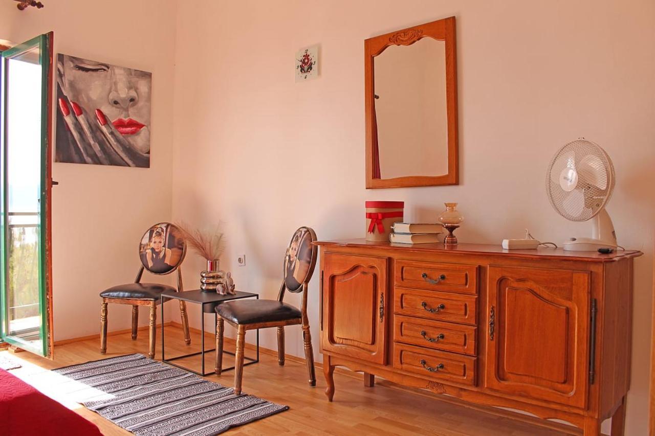 Apartments Gabriela Дрвеник Екстер'єр фото