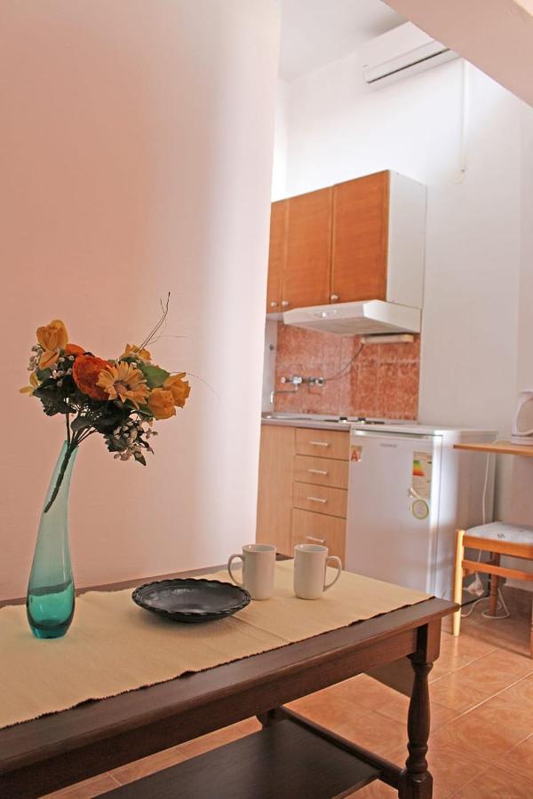 Apartments Gabriela Дрвеник Екстер'єр фото